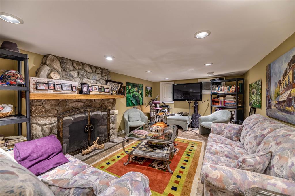 490 BEACON Court, Sarnia, Ontario, Canada