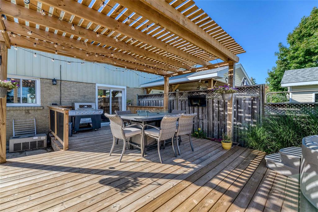1193 OVERLEA Crescent, Sarnia, Ontario, Canada