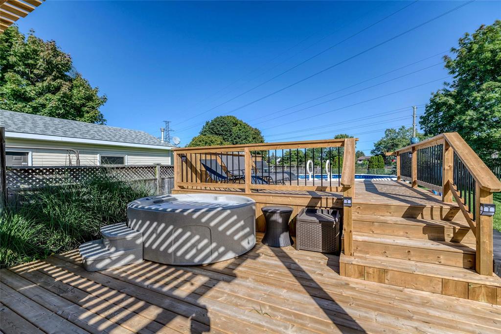 1193 OVERLEA Crescent, Sarnia, Ontario, Canada