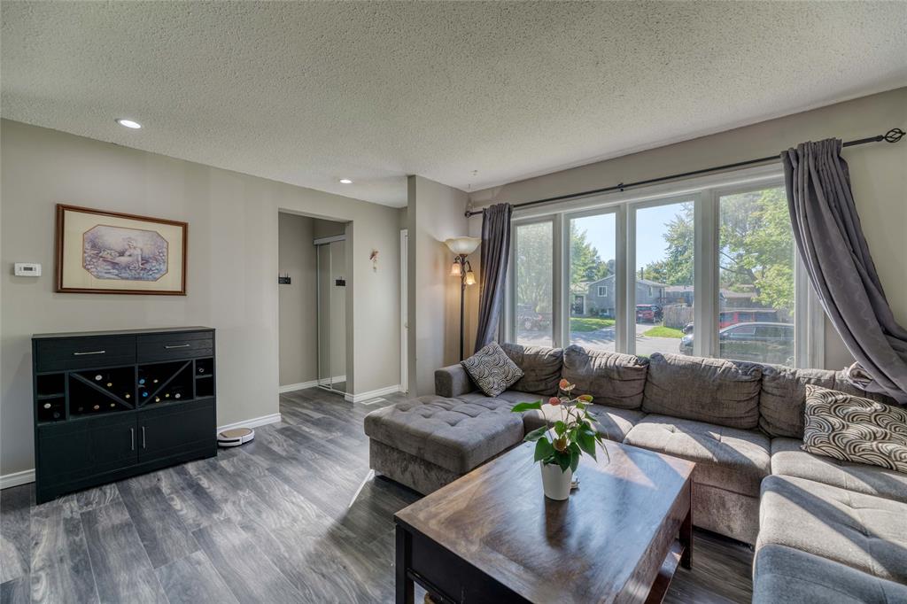 1193 OVERLEA Crescent, Sarnia, Ontario, Canada