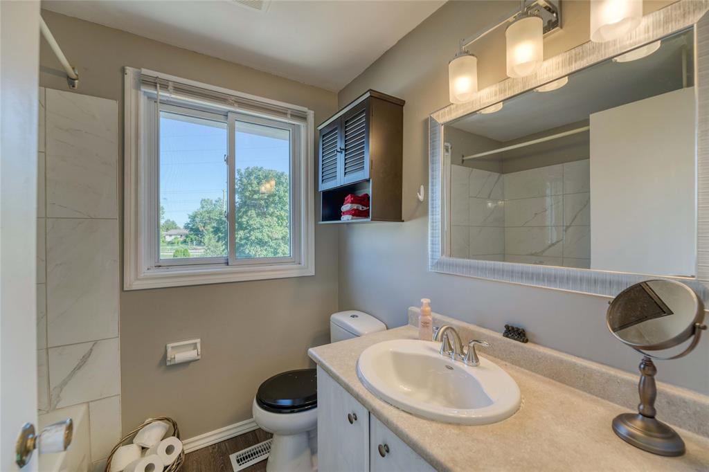 1193 OVERLEA Crescent, Sarnia, Ontario, Canada