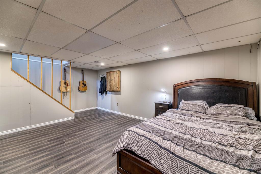 1193 OVERLEA Crescent, Sarnia, Ontario, Canada