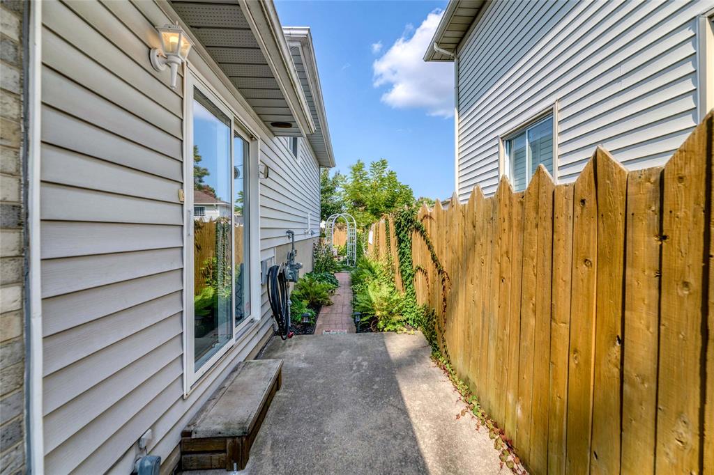 1236 THISTLEDOWN Avenue, Sarnia, Ontario, Canada