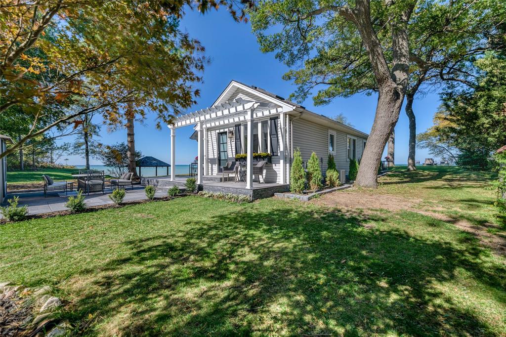 1832 LAKESHORE Road, Sarnia, Ontario, Canada