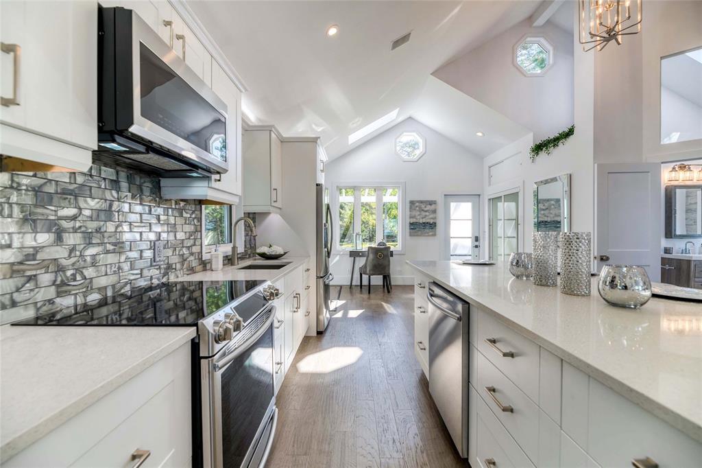 1832 LAKESHORE Road, Sarnia, Ontario, Canada