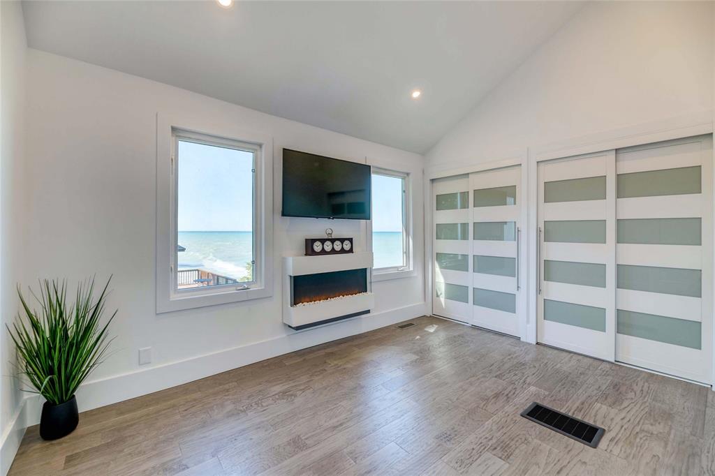 1832 LAKESHORE Road, Sarnia, Ontario, Canada