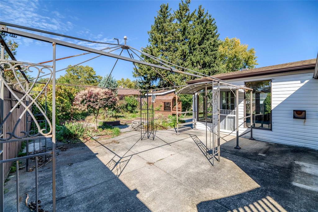 518 CHARLESWORTH Drive, Sarnia, Ontario, Canada