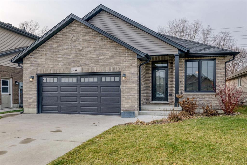 246 MEADOWLARK Lane, Sarnia, Ontario, Canada