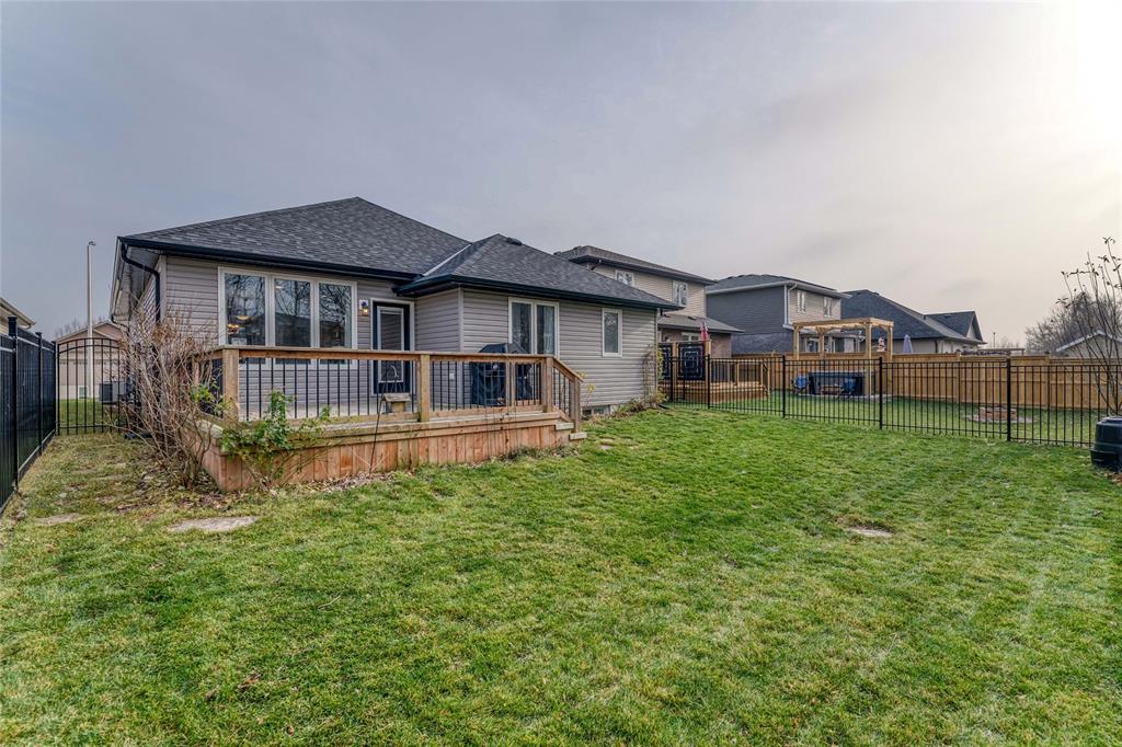 246 MEADOWLARK Lane, Sarnia, Ontario, Canada