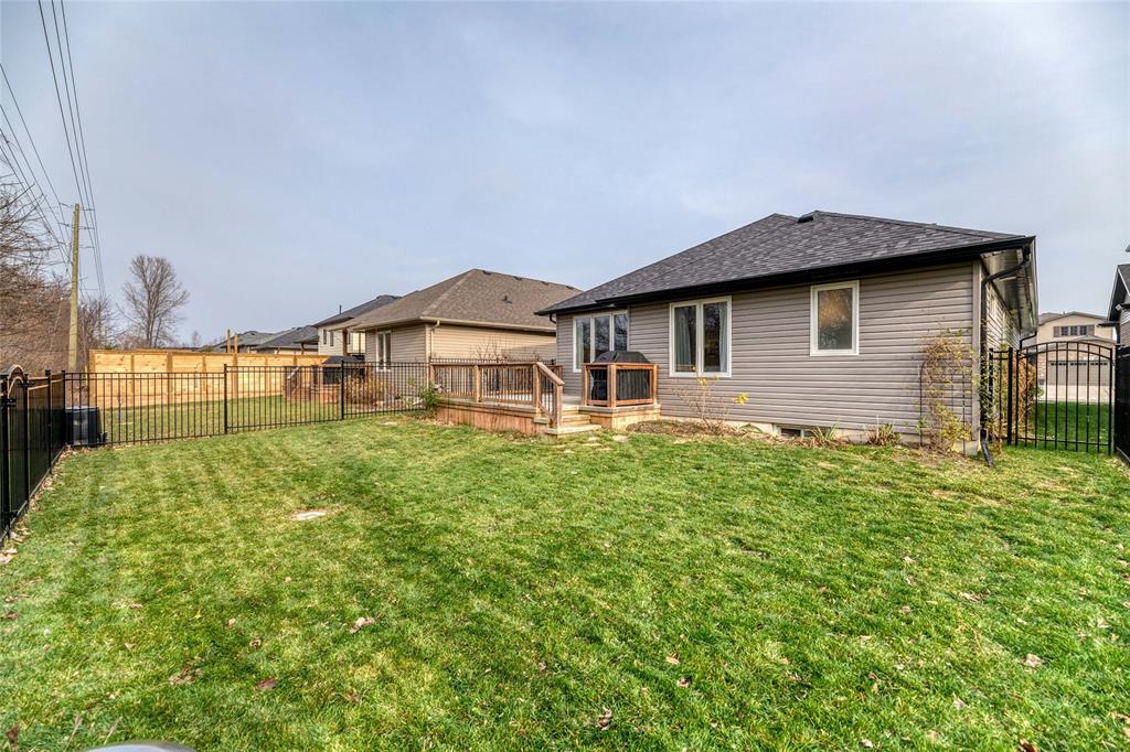 246 MEADOWLARK Lane, Sarnia, Ontario, Canada