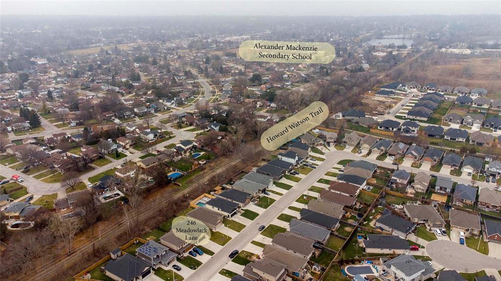246 MEADOWLARK Lane, Sarnia, Ontario, Canada