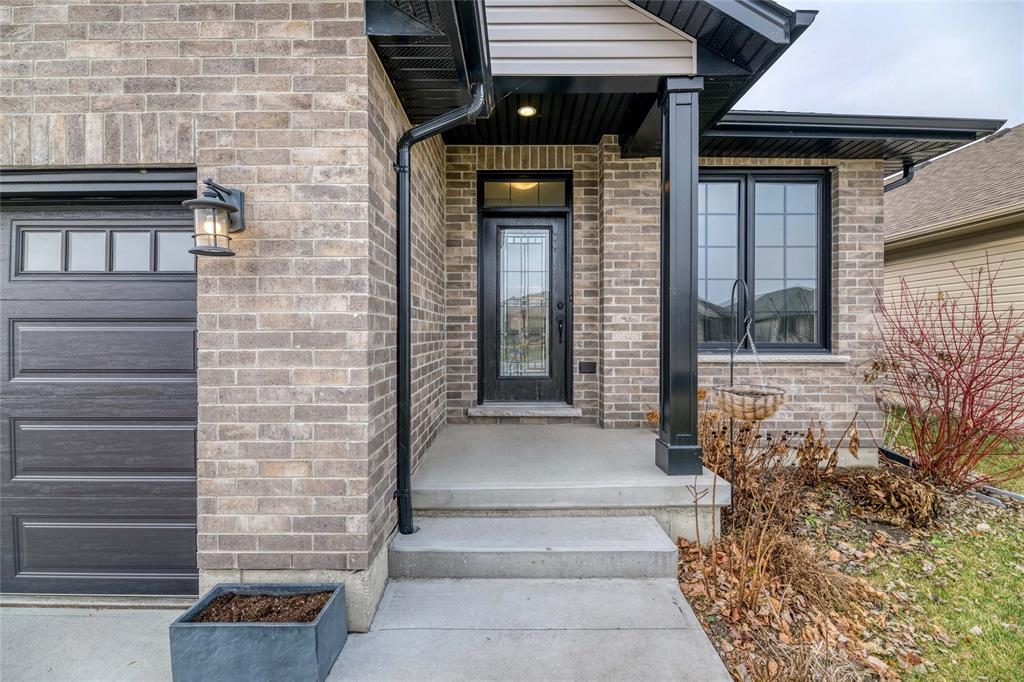 246 MEADOWLARK Lane, Sarnia, Ontario, Canada