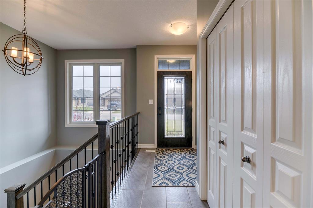 246 MEADOWLARK Lane, Sarnia, Ontario, Canada