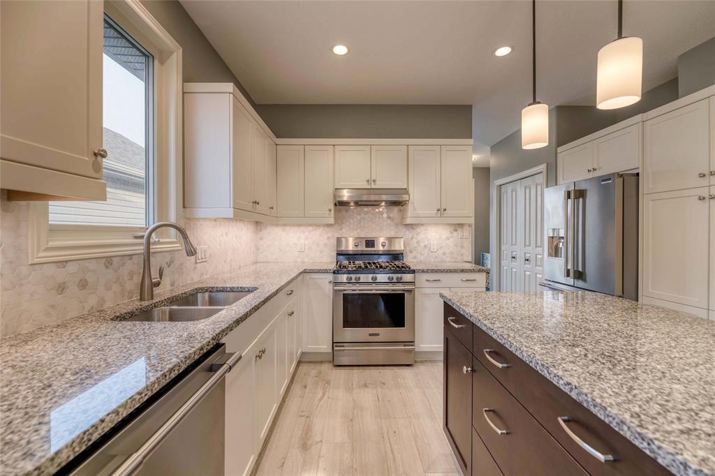 246 MEADOWLARK Lane, Sarnia, Ontario, Canada