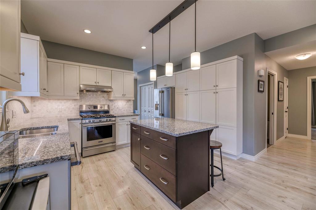 246 MEADOWLARK Lane, Sarnia, Ontario, Canada