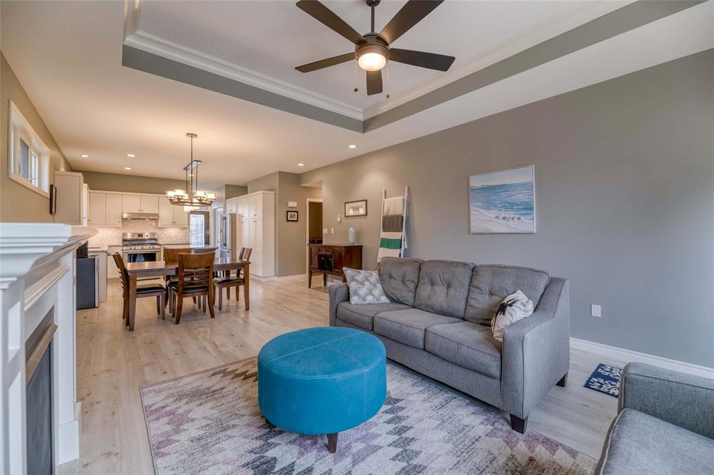 246 MEADOWLARK Lane, Sarnia, Ontario, Canada