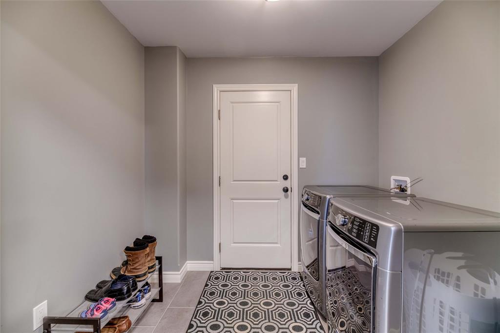 246 MEADOWLARK Lane, Sarnia, Ontario, Canada