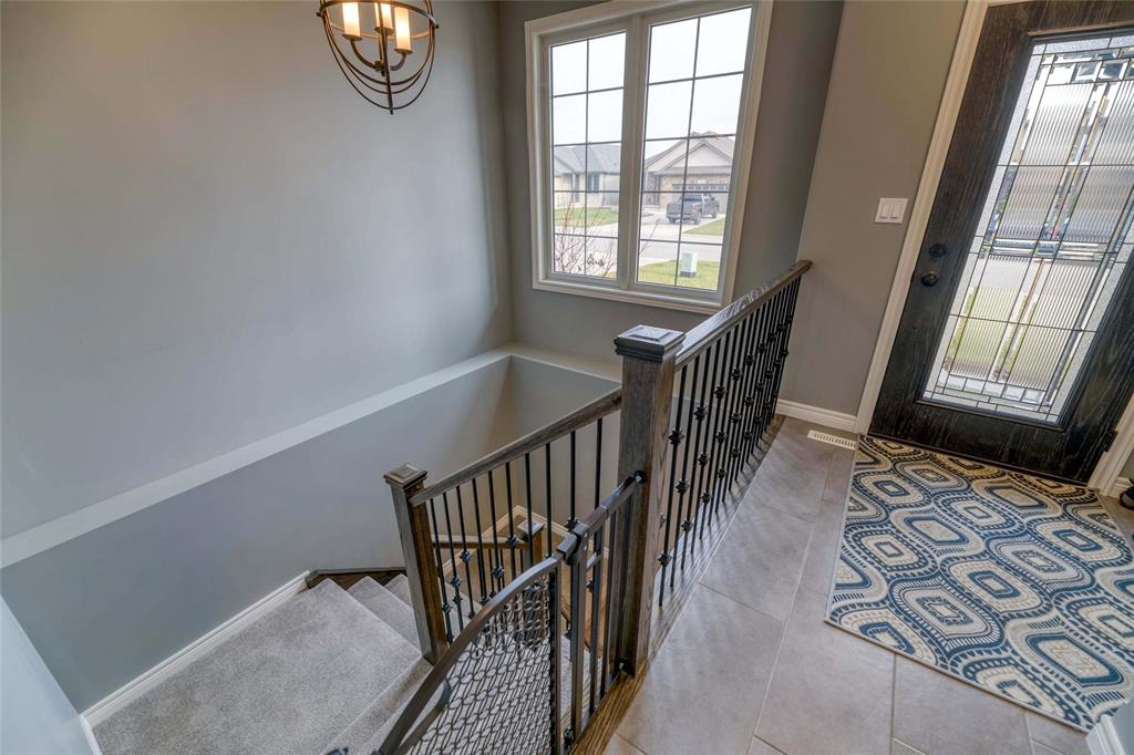 246 MEADOWLARK Lane, Sarnia, Ontario, Canada
