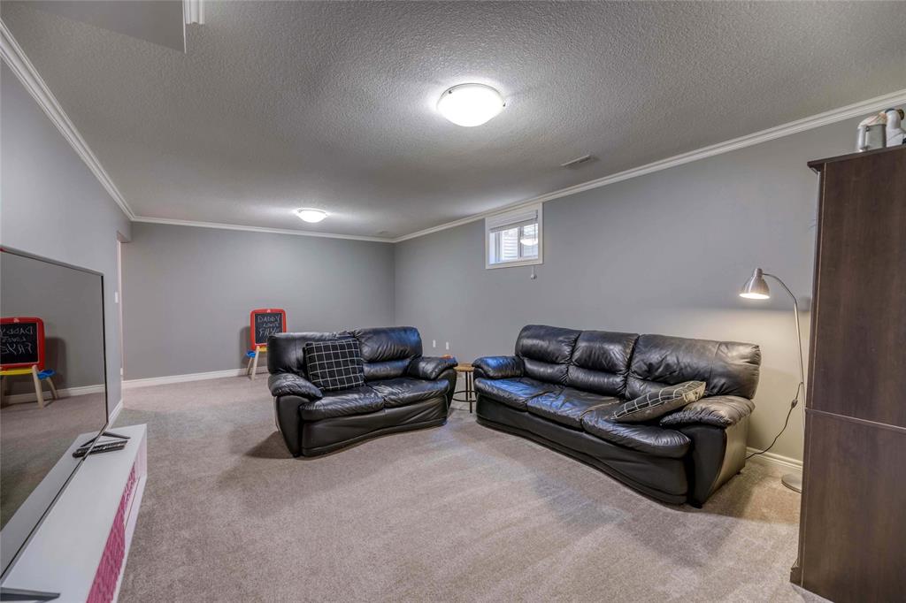 246 MEADOWLARK Lane, Sarnia, Ontario, Canada
