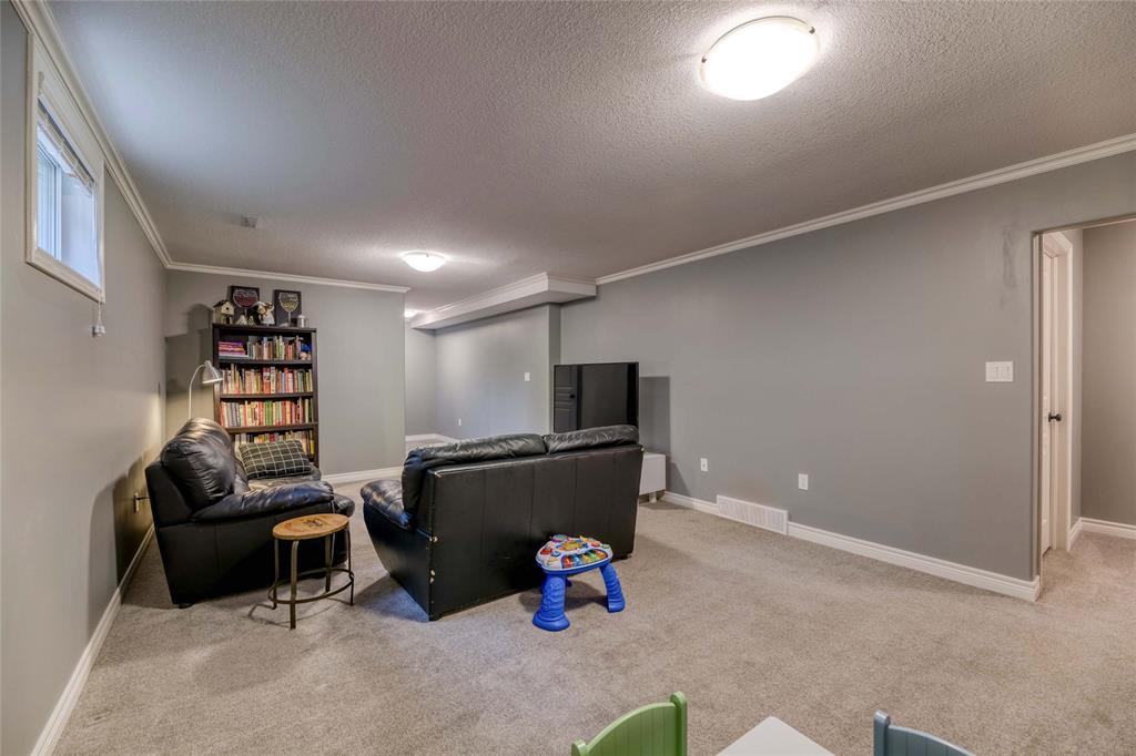 246 MEADOWLARK Lane, Sarnia, Ontario, Canada