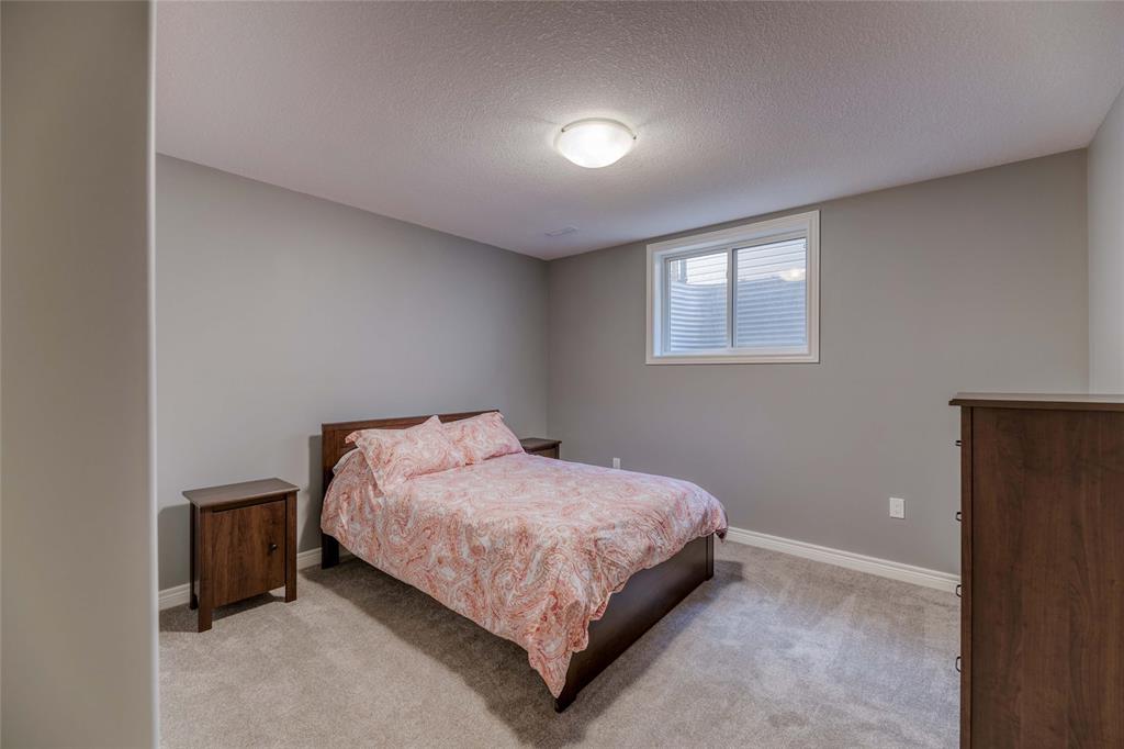 246 MEADOWLARK Lane, Sarnia, Ontario, Canada