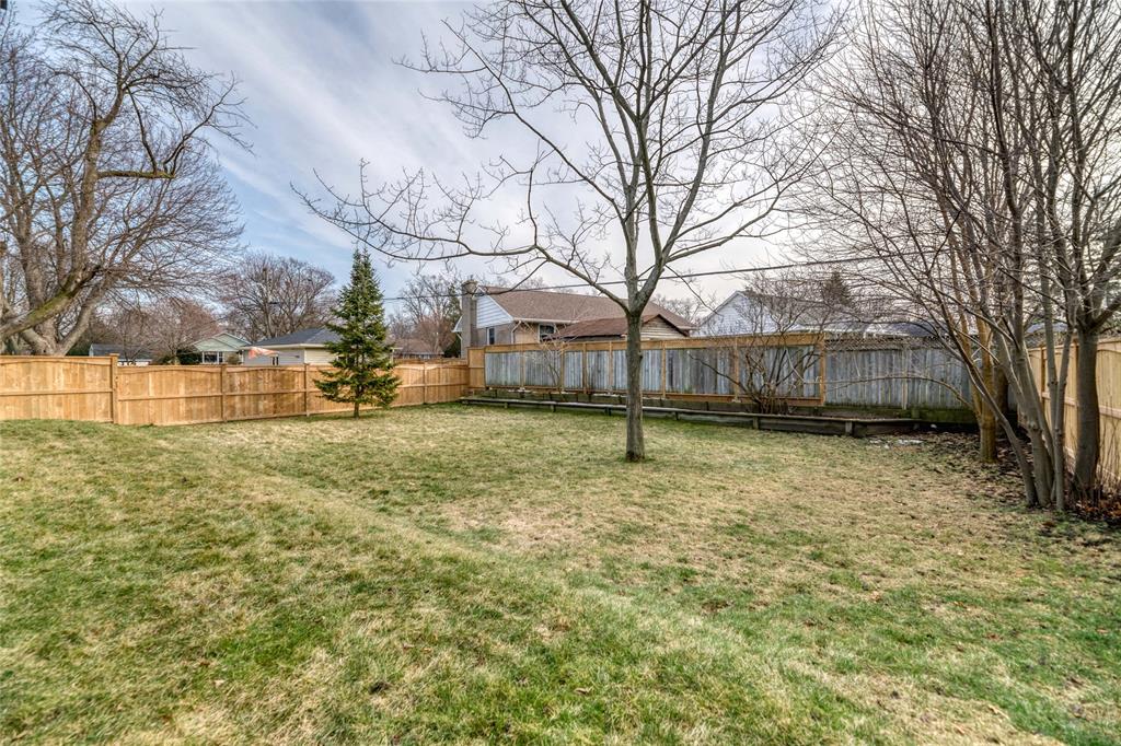 895 KEMSLEY Drive, Sarnia, Ontario, Canada