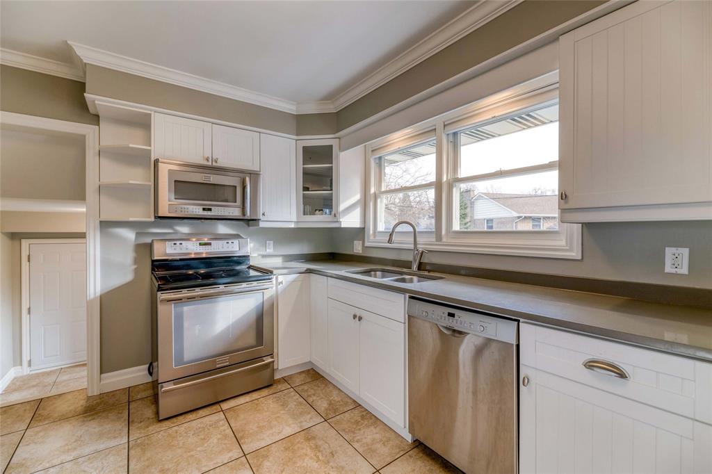 895 KEMSLEY Drive, Sarnia, Ontario, Canada