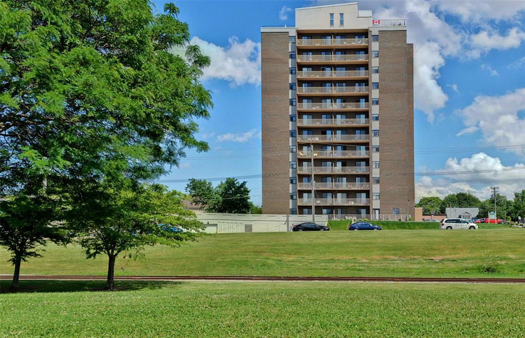 10 DERBY Lane Unit# 205, Sarnia, Ontario, Canada