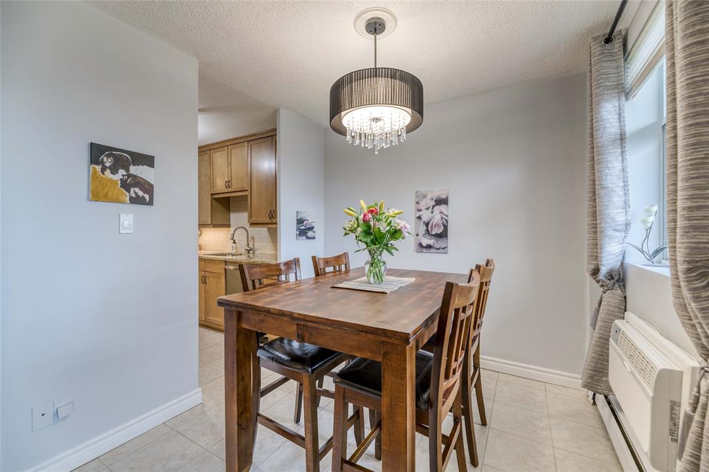 10 DERBY Lane Unit# 205, Sarnia, Ontario, Canada