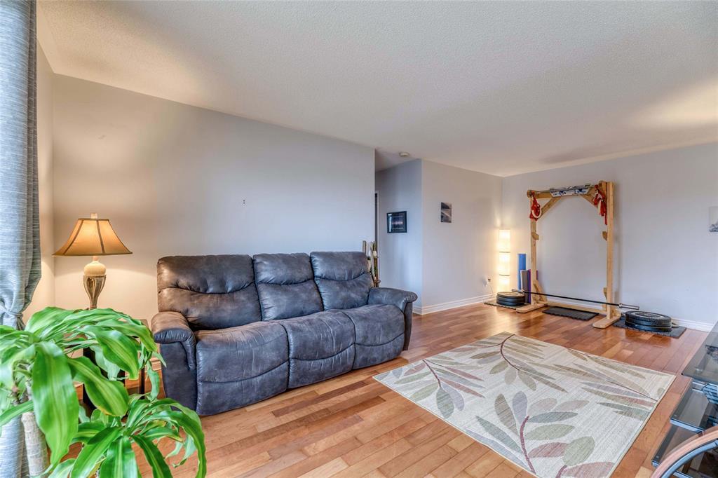 10 DERBY Lane Unit# 205, Sarnia, Ontario, Canada