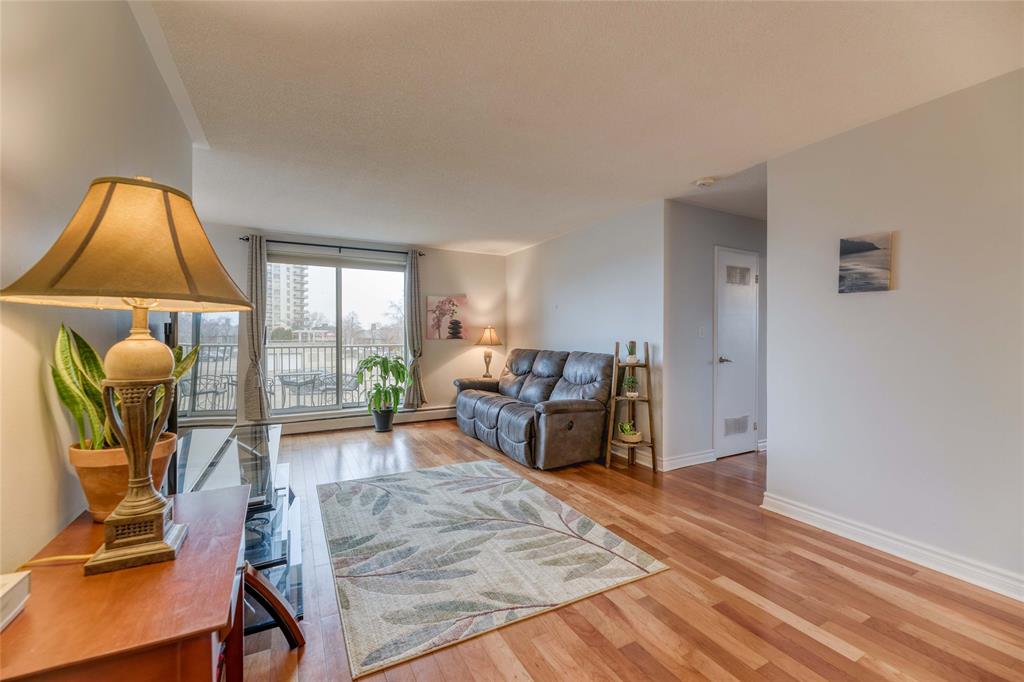 10 DERBY Lane Unit# 205, Sarnia, Ontario, Canada
