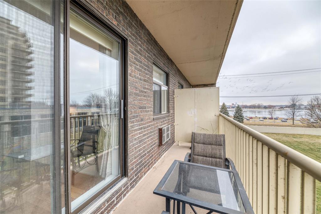 10 DERBY Lane Unit# 205, Sarnia, Ontario, Canada