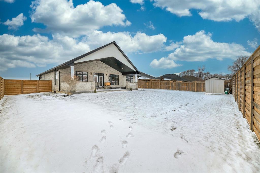 3880 ARIE Court, Plympton-Wyoming, Ontario, Canada