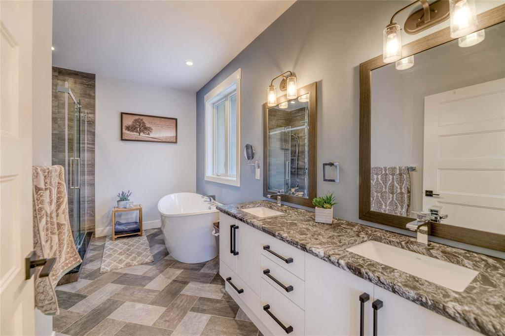 3880 ARIE Court, Plympton-Wyoming, Ontario, Canada