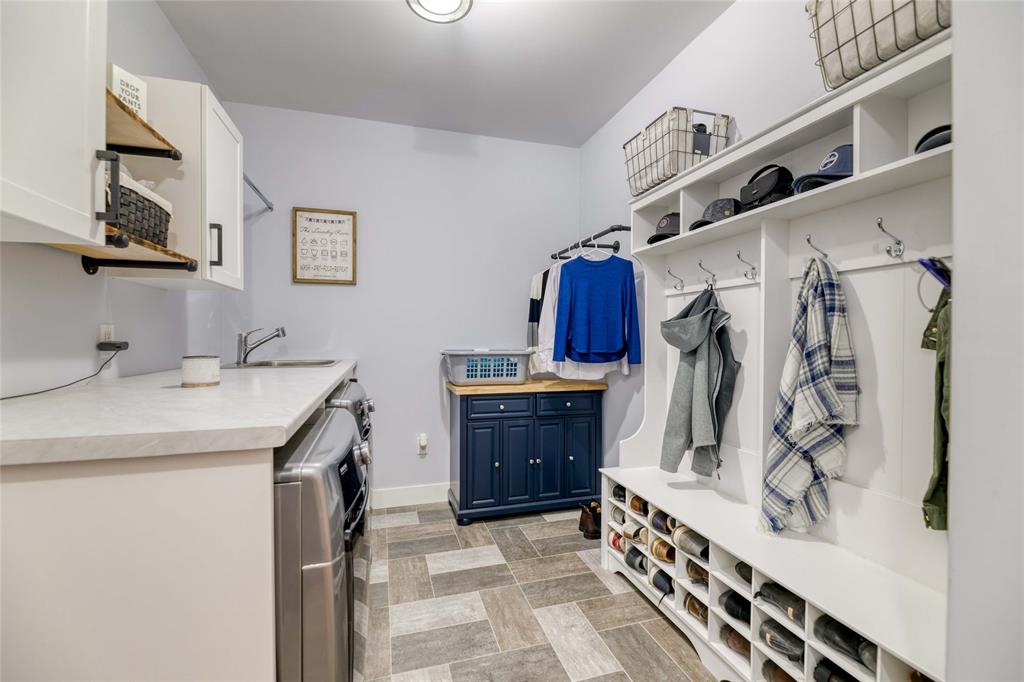 3880 ARIE Court, Plympton-Wyoming, Ontario, Canada