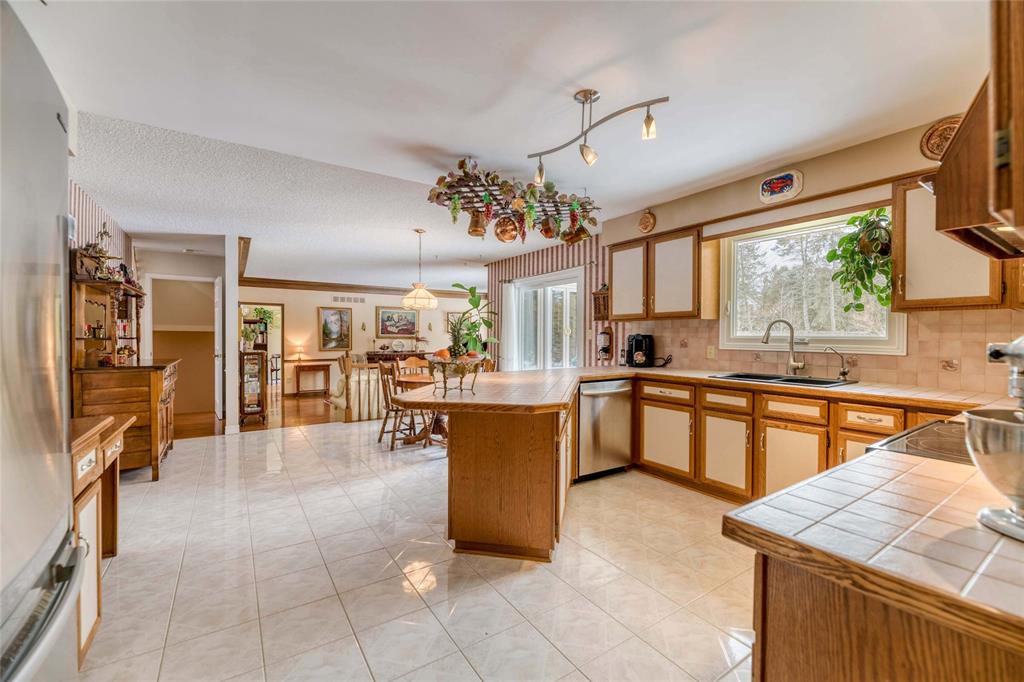 1603 HOLDEN Drive, Sarnia, Ontario, Canada