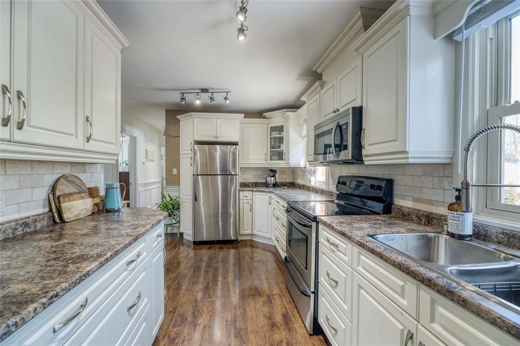 886 HAGLE Street, Sarnia, Ontario, Canada