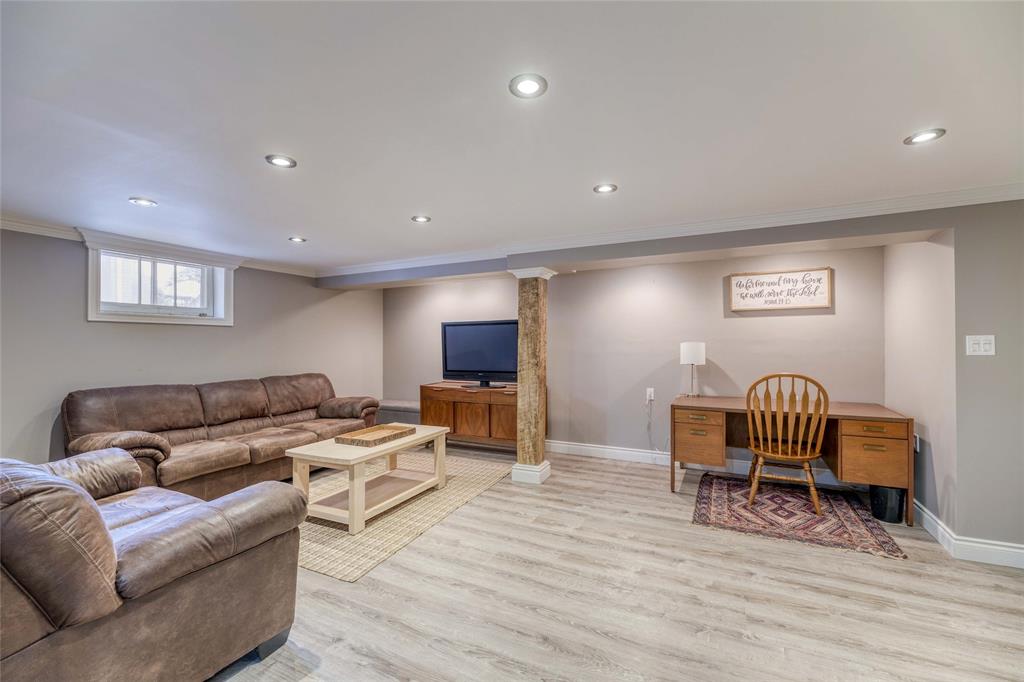 886 HAGLE Street, Sarnia, Ontario, Canada