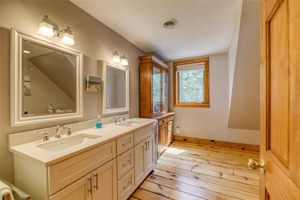 1672 LAKESHORE Road, Sarnia, Ontario, Canada