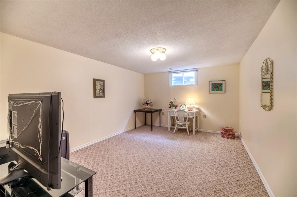 2832 STONEY CREEK Drive, Sarnia, Ontario, Canada
