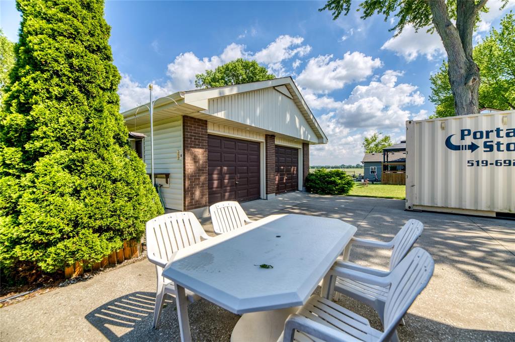 1694 THURSTON Road, Sarnia, Ontario, Canada