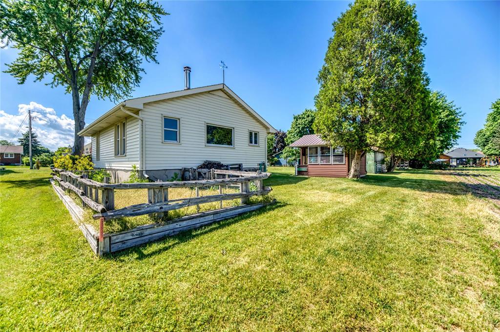 1694 THURSTON Road, Sarnia, Ontario, Canada