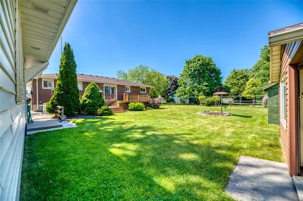 1694 THURSTON Road, Sarnia, Ontario, Canada