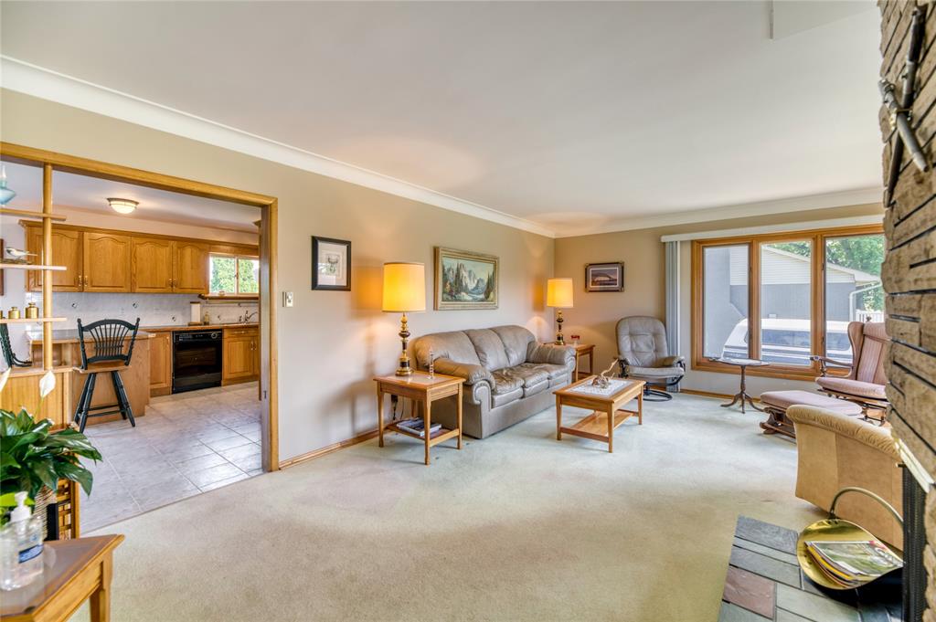 1694 THURSTON Road, Sarnia, Ontario, Canada
