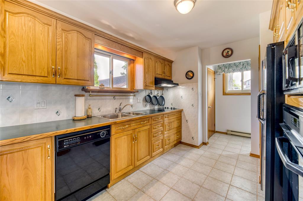 1694 THURSTON Road, Sarnia, Ontario, Canada