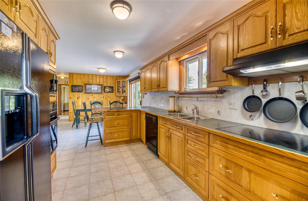 1694 THURSTON Road, Sarnia, Ontario, Canada