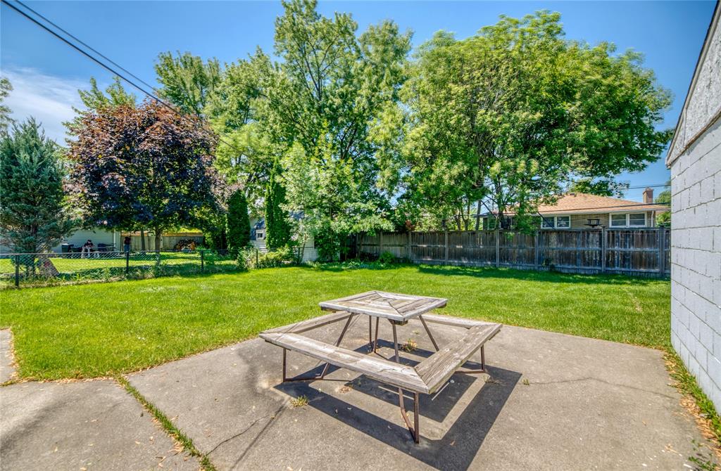 45 GREY Crescent, Sarnia, Ontario, Canada