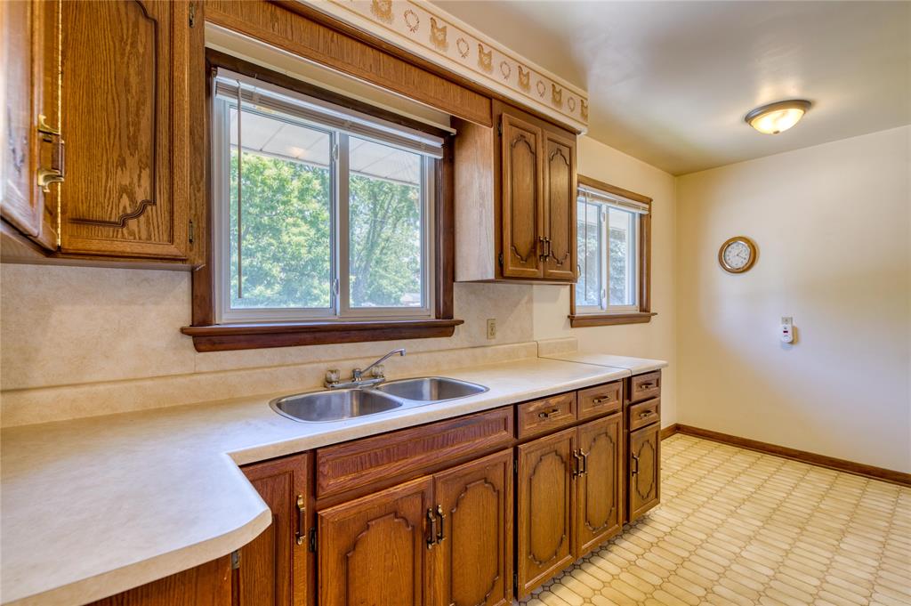 45 GREY Crescent, Sarnia, Ontario, Canada