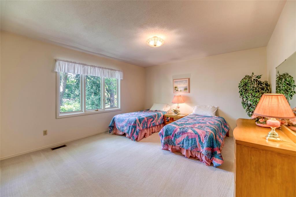 1304 CHUDLEIGH Road, Sarnia, Ontario, Canada