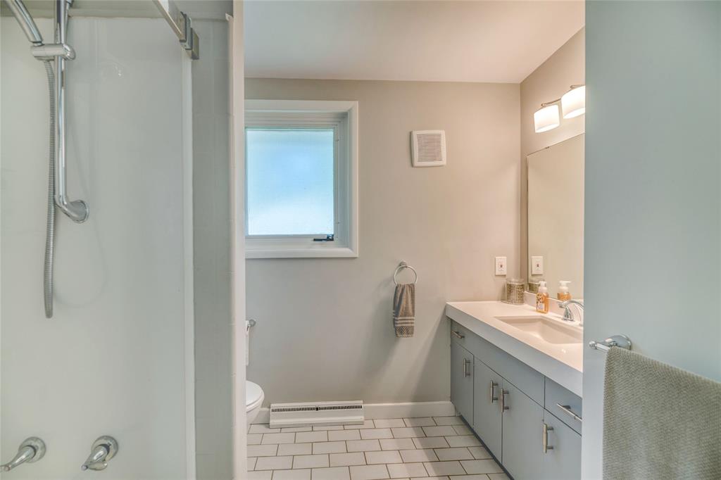 512 LAKESHORE Road, Sarnia, Ontario, Canada